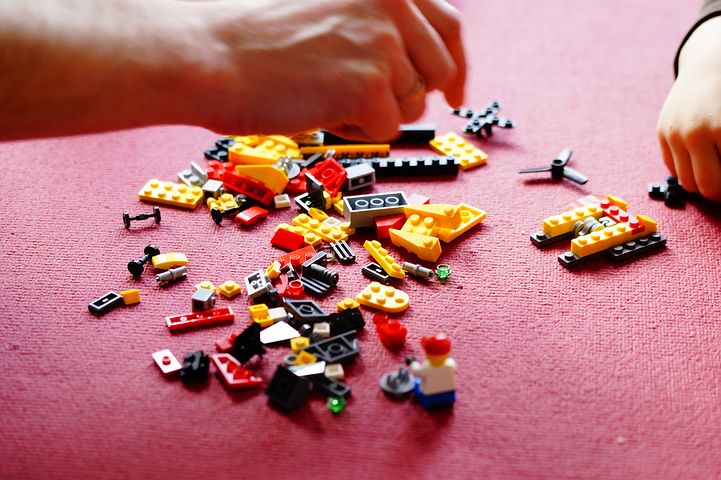 Klocki lego – jak wybrać dobry zestaw na prezent