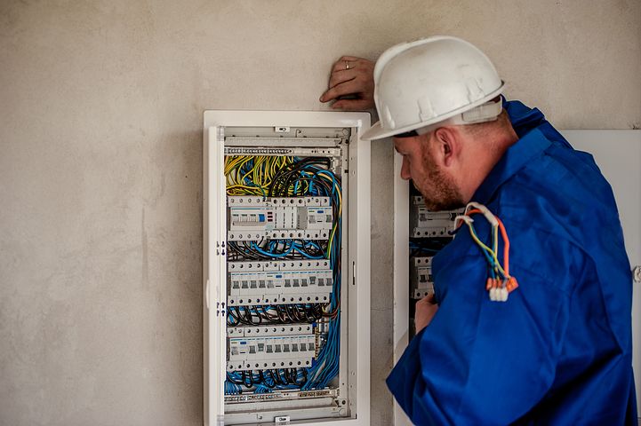 O czym należy pamiętać przy wyborze elektryka